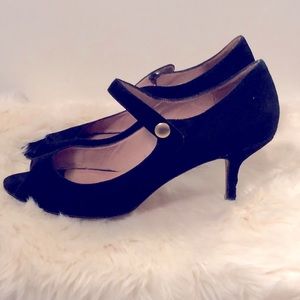 Boutique 9 black suede open toe heels 8M
